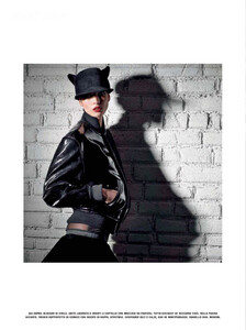 Sorrenti_Vogue_Italia_October_2011_03.thumb.jpg.e3f5ce6e721f3de49184c471886cd498.jpg