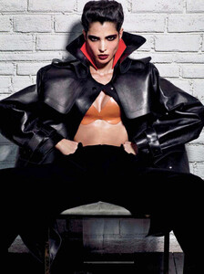 Sorrenti_Vogue_Italia_October_2011_08.thumb.jpg.c2fe650c5827341f7a387c070b47047b.jpg