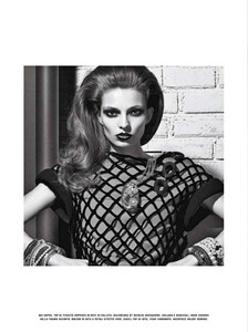 Sorrenti_Vogue_Italia_October_2011_11.thumb.jpg.ede6b079836d9d838e9ec8960f87d914.jpg