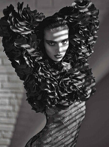 Sorrenti_Vogue_Italia_October_2011_12.thumb.jpg.bd24cec0b9c2ac92cc239ded09ebf344.jpg