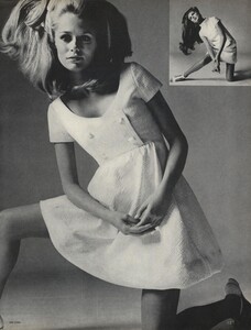 Summer_Stern_US_Vogue_April_15th_1967_04.thumb.jpg.0866d6bde8c3a7a384659fa8084e4838.jpg