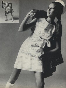 Summer_Stern_US_Vogue_April_15th_1967_08.thumb.jpg.dbda0bc2a55b8b895defeb0f4ce353b7.jpg