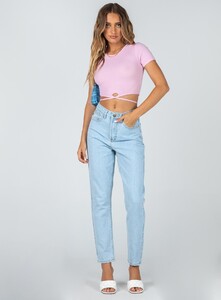 bella-mom-jeans-light-wash-denim-2_f94b4633-26a5-4747-8f3b-a651b81c0f06_1800x.jpeg