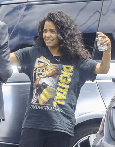 christina-milian-makeup-fee-at-mercedes-dealership-in-la-05-15-2021-8.jpg