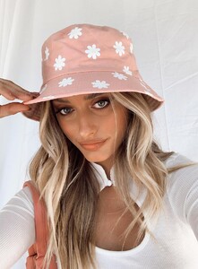 daisy-duke-bucket-hat-2_221e33e0-c8a6-41a8-91fe-56d5b198d836_1800x.jpeg