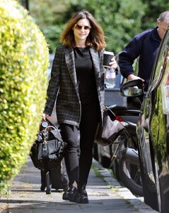 jenna-coleman-casual-style-london-08-28-2017-6.jpg