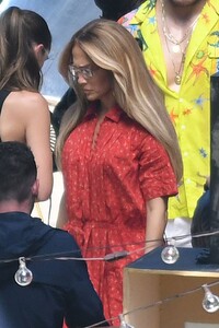 jennifer-lopez-filming-for-coach-in-miami-05-12-2021-0.jpg