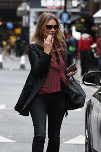 kate-moss-out-in-soho-in-london-05-20-2021-2.thumb.jpg.072437fc5083a5304435ad9e2a2fc012.jpg