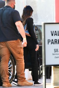 kendall-jenner-at-matsuhisa-in-beverly-hills-05-24-2021-3.jpg