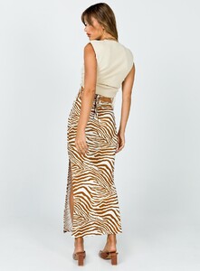 kody-maxi-skirt-beige-zebra-4_9b08bc41-69ce-4ab1-8231-4d1e3345283d_1800x.jpeg