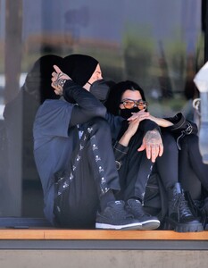 kourtney-kardashian-and-travis-barker-at-taverna-tony-in-malibu-05-11-2021-3.jpg