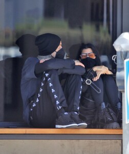 kourtney-kardashian-and-travis-barker-at-taverna-tony-in-malibu-05-11-2021-7.jpg