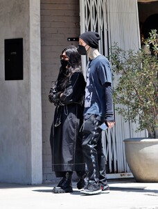 kourtney-kardashian-and-travis-barker-at-taverna-tony-in-malibu-05-11-2021-9.jpg