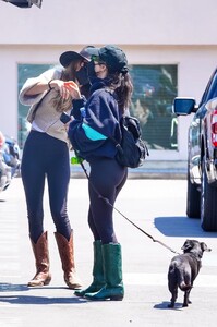 kourtney-kardashian-out-and-about-in-malibu-05-15-2021-5.jpg
