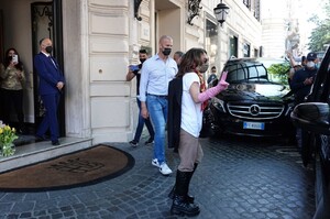 lady-gaga-leaves-the-boscolo-hotel-in-rome-05-09-2021-3.jpg