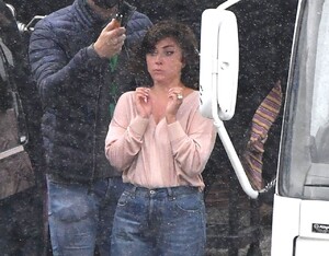 lady-gaga-on-the-set-of-house-of-gucci-in-rome-04-27-2021-8.jpg