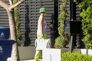 rihanna-leaves-asap-rocky-s-house-in-la-05-27-2021-5.jpg