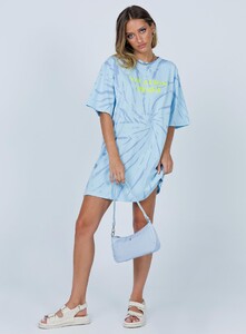 vacation-mood-blue-tie-dye-tee-dress-2_6e650048-b93c-4ec3-8171-1a30eecbfe08_1800x.jpeg
