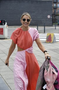 vogue-williams-arrives-at-steph-s-packed-lunch-in-leeds-05-28-2021-4.jpg