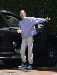 whitney-port-out-and-about-in-los-angeles-05-11-2021-8.jpg