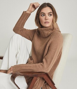 wool-cashmere-blend-roll-neck-womens-eve-in-camel-brown-7.thumb.jpg.09c421e9bb3b23c8f06fda69f9c4de3d.jpg