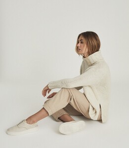 wool-cashmere-blend-roll-neck-womens-eve-in-cream-3.thumb.jpg.085913c4359a49b4ca51371e792e354d.jpg