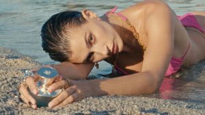 Versace Dylan Turquoise Pour Femme Campaign   Hailey Bieber   Behind The Scenes-00.01.11.383.png