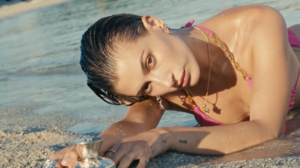 Versace Dylan Turquoise Pour Femme Campaign   Hailey Bieber   Behind The Scenes-00.00.42.533.png