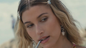 Versace Dylan Turquoise Pour Femme Campaign   Hailey Bieber   Behind The Scenes-00.00.15.872.png