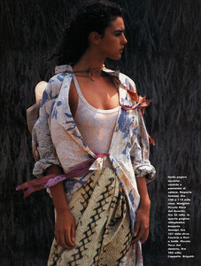 19-ELLEITaug88-m.MonicaBellucci-ph.OlivieroToscani.thumb.jpg.c454860863a0e22648d9991dd9f011dc.jpg