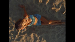 Versace Dylan Turquoise Pour Femme   Fragrance Campaign-00.00.13.593.png