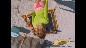 Versace Dylan Turquoise Pour Femme   Fragrance Campaign-00.00.04.716.png