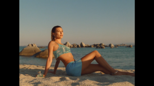 Versace Dylan Turquoise Pour Femme   Fragrance Campaign-00.00.17.787.png