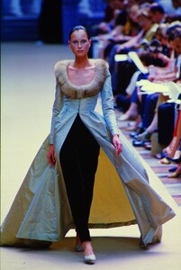 2120487718_balmain-hc-fw-1998(6)-Copy.thumb.jpg.1aa6e4dbe11d53e3b988ab7628855bf1.jpg