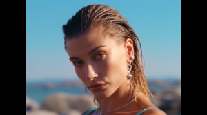 Versace Dylan Turquoise Pour Femme   Fragrance Campaign-00.00.45.311.png