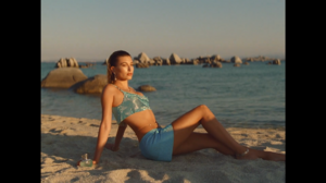 Versace Dylan Turquoise Pour Femme   Fragrance Campaign-00.00.17.034.png