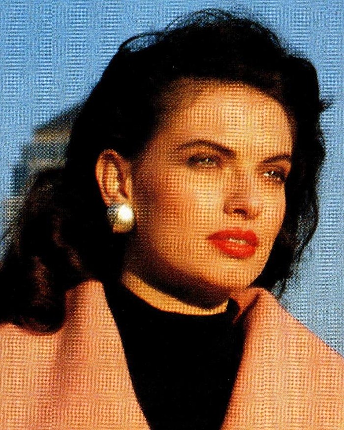 EtienneAigner89-90FallWinter (2).jpg