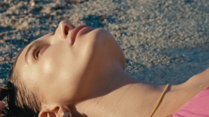 Versace Dylan Turquoise Pour Femme Campaign   Hailey Bieber   Behind The Scenes-00.01.19.630.png