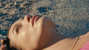 Versace Dylan Turquoise Pour Femme Campaign   Hailey Bieber   Behind The Scenes-00.01.20.367.png