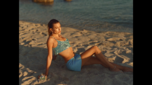 Versace Dylan Turquoise Pour Femme   Fragrance Campaign-00.00.16.289.png