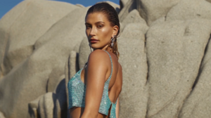 Versace Dylan Turquoise Pour Femme Campaign   Hailey Bieber   Behind The Scenes-00.00.57.031.png