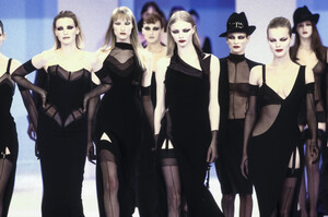 745832659_ThierryMugler1998WomenRTW199.thumb.jpg.a4c5f2192d27a8d7652c71f35893cffe.jpg
