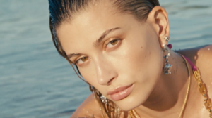 Versace Dylan Turquoise Pour Femme Campaign   Hailey Bieber   Behind The Scenes-00.00.52.382.png