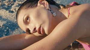 Versace Dylan Turquoise Pour Femme Campaign   Hailey Bieber   Behind The Scenes-00.00.10.754.png