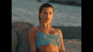 Versace Dylan Turquoise Pour Femme   Fragrance Campaign-00.00.20.794.png