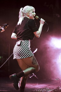 Close-ups_Redheads_Upskirts_Hayley_Williams_-_High-Res_Compilation_4672389-5.jpg