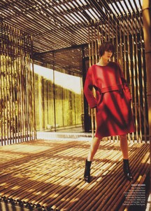 East_Testino_US_Vogue_September_2011_18.thumb.jpg.fce36f9b695e652d66c1834f00a26214.jpg