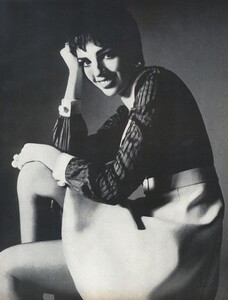 LM_Stern_US_Vogue_April_15th_1968_04.thumb.jpg.9c1141a6515ac3b3a03ea1630253cf95.jpg