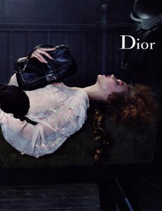 Meisel_Dior_Fall_Winter_2010_11_06.thumb.jpg.b2602df7b2d0b3ef1ff7e847a0ef019d.jpg