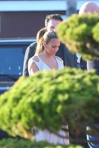 jennifer-lopez-and-ben-affleck-family-dinner-at-nobu-in-malibu-06-13-2021-6.jpg
